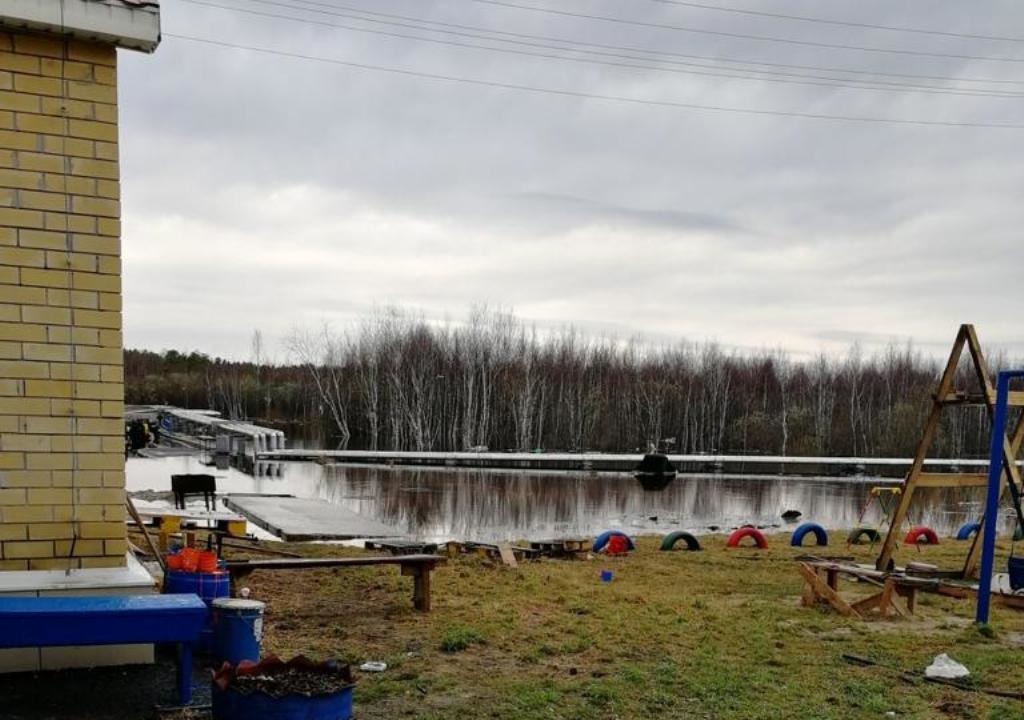 На 14 дней салым. Река Вандрас Салым. Паводок Ханты-Мансийск. Река большой Салым. Паводковые воды на участке.